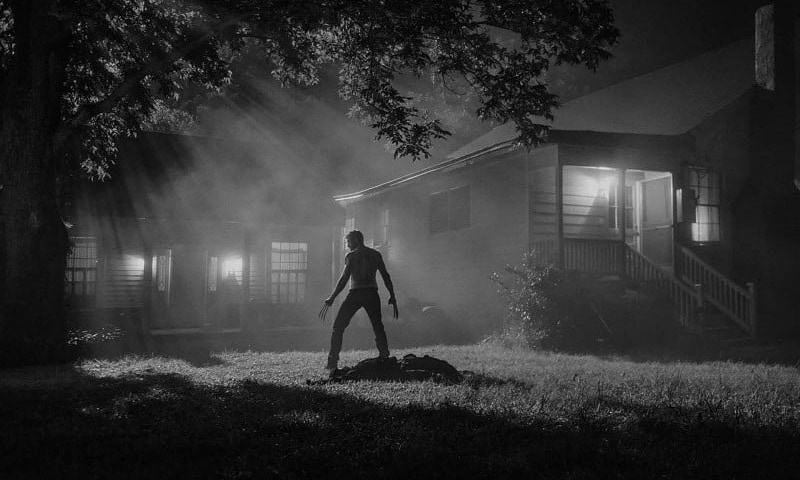 Logan Noir Standing