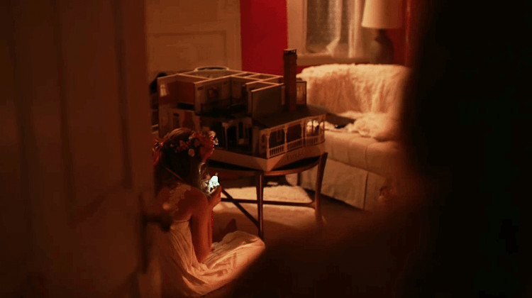 Sharp Objects Fickle